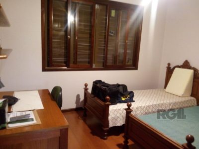 Casa à venda com 320m², 4 quartos, 2 suítes, 5 vagas no bairro Santo Antônio em Porto Alegre - Foto 30