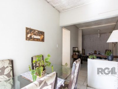 Casa à venda com 90m², 2 quartos, 2 vagas no bairro Cristal em Porto Alegre - Foto 14