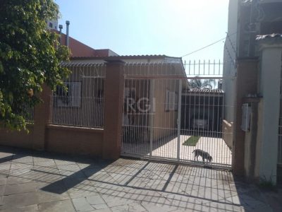 Casa à venda com 200m², 3 quartos, 2 suítes, 4 vagas no bairro Jardim Itu em Porto Alegre - Foto 12