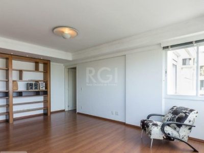 Apartamento à venda com 89m², 2 quartos, 1 suíte, 2 vagas no bairro Moinhos de Vento em Porto Alegre - Foto 3