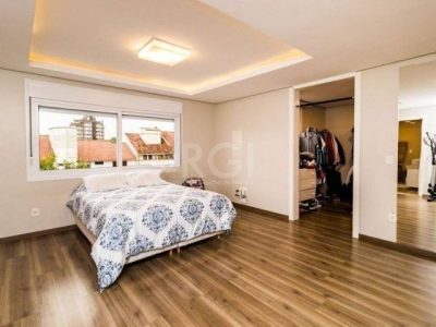 Casa à venda com 331m², 3 quartos, 3 suítes, 2 vagas no bairro Jardim Itu em Porto Alegre - Foto 14