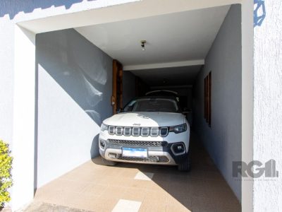 Casa à venda com 223m², 3 quartos, 1 suíte, 4 vagas no bairro Tristeza em Porto Alegre - Foto 3