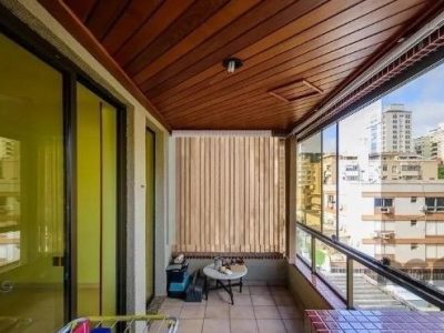 Apartamento à venda com 81m², 2 quartos, 1 suíte, 1 vaga no bairro Menino Deus em Porto Alegre - Foto 4