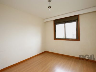 Apartamento à venda com 107m², 3 quartos, 1 suíte, 2 vagas no bairro Moinhos de Vento em Porto Alegre - Foto 25