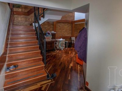 Casa à venda com 349m², 4 quartos, 1 suíte, 3 vagas no bairro Tristeza em Porto Alegre - Foto 4