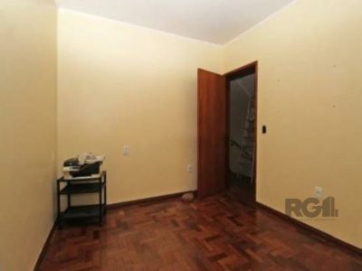 Casa à venda com 238m², 5 quartos, 1 suíte, 4 vagas no bairro Vila Ipiranga em Porto Alegre - Foto 7