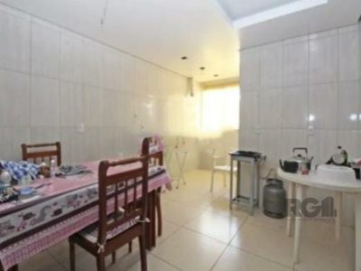 Casa à venda com 238m², 5 quartos, 1 suíte, 4 vagas no bairro Vila Ipiranga em Porto Alegre - Foto 3