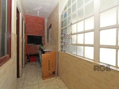 Casa à venda com 238m², 5 quartos, 1 suíte, 4 vagas no bairro Vila Ipiranga em Porto Alegre - Foto 4