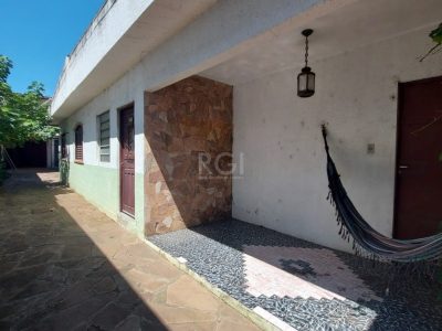 Casa à venda com 215m², 3 quartos, 6 vagas no bairro Passo d'Areia em Porto Alegre - Foto 2