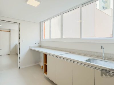 Apartamento à venda com 216m², 3 quartos, 1 suíte, 2 vagas no bairro Auxiliadora em Porto Alegre - Foto 18