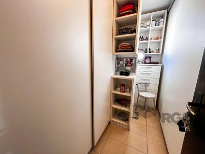 Casa à venda com 309m², 3 quartos, 2 suítes, 5 vagas no bairro Cristal em Porto Alegre - Foto 12