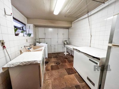 Casa à venda com 309m², 3 quartos, 2 suítes, 5 vagas no bairro Cristal em Porto Alegre - Foto 21