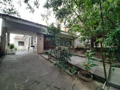 Casa à venda com 390m², 5 quartos, 1 suíte, 5 vagas no bairro Independência em Porto Alegre - Foto 4