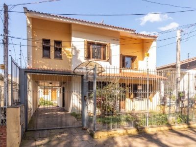 Casa à venda com 319m², 3 quartos, 1 suíte, 2 vagas no bairro Vila Ipiranga em Porto Alegre - Foto 13