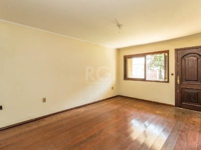 Casa à venda com 319m², 3 quartos, 1 suíte, 2 vagas no bairro Vila Ipiranga em Porto Alegre - Foto 15