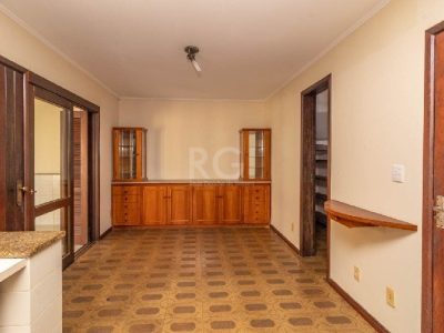 Casa à venda com 319m², 3 quartos, 1 suíte, 2 vagas no bairro Vila Ipiranga em Porto Alegre - Foto 23