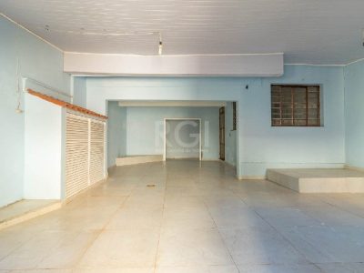 Casa à venda com 319m², 3 quartos, 1 suíte, 2 vagas no bairro Vila Ipiranga em Porto Alegre - Foto 32