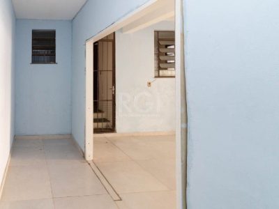 Casa à venda com 319m², 3 quartos, 1 suíte, 2 vagas no bairro Vila Ipiranga em Porto Alegre - Foto 34