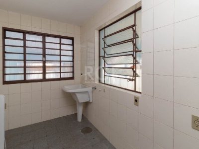 Casa à venda com 319m², 3 quartos, 1 suíte, 2 vagas no bairro Vila Ipiranga em Porto Alegre - Foto 40