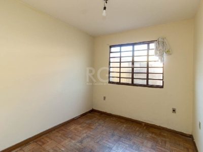 Casa à venda com 319m², 3 quartos, 1 suíte, 2 vagas no bairro Vila Ipiranga em Porto Alegre - Foto 42