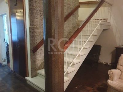 Casa à venda com 156m², 3 quartos, 1 suíte, 2 vagas no bairro Petrópolis em Porto Alegre - Foto 3