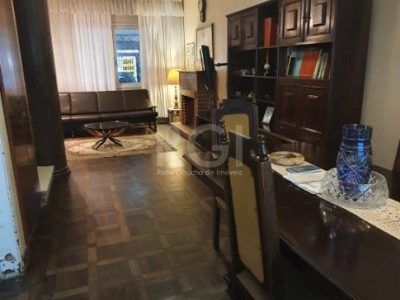 Casa à venda com 156m², 3 quartos, 1 suíte, 2 vagas no bairro Petrópolis em Porto Alegre - Foto 5