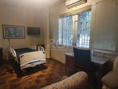 Casa à venda com 156m², 3 quartos, 1 suíte, 2 vagas no bairro Petrópolis em Porto Alegre - Foto 11