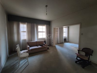 Apartamento à venda com 136m², 3 quartos, 1 vaga no bairro Centro Histórico em Porto Alegre - Foto 4