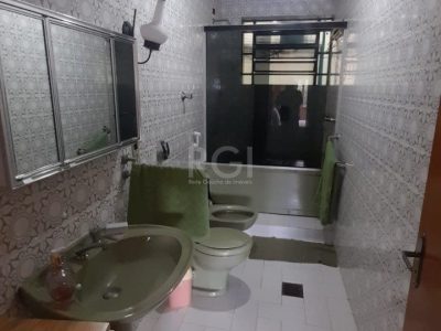 Casa à venda com 250m², 3 quartos, 1 suíte, 3 vagas no bairro Chácara das Pedras em Porto Alegre - Foto 18