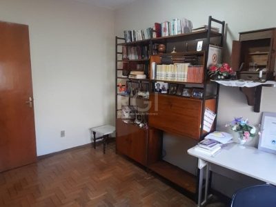 Casa à venda com 250m², 3 quartos, 1 suíte, 3 vagas no bairro Chácara das Pedras em Porto Alegre - Foto 23