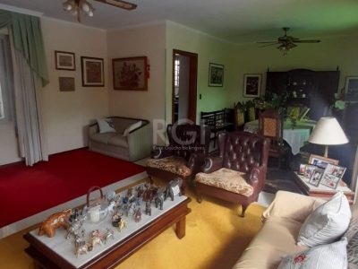 Casa à venda com 250m², 3 quartos, 1 suíte, 3 vagas no bairro Chácara das Pedras em Porto Alegre - Foto 4