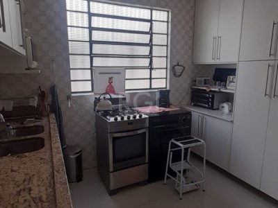 Casa à venda com 250m², 3 quartos, 1 suíte, 3 vagas no bairro Chácara das Pedras em Porto Alegre - Foto 13