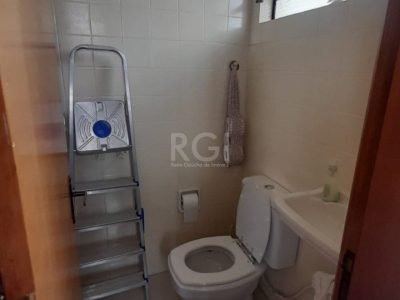 Casa à venda com 250m², 3 quartos, 1 suíte, 3 vagas no bairro Chácara das Pedras em Porto Alegre - Foto 16