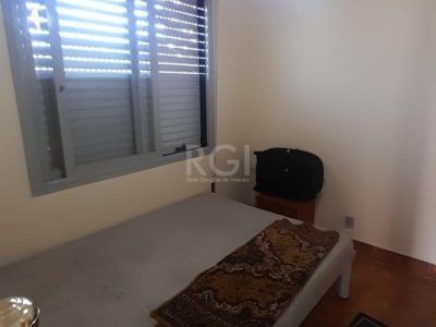 Casa à venda com 250m², 3 quartos, 1 suíte, 3 vagas no bairro Chácara das Pedras em Porto Alegre - Foto 38