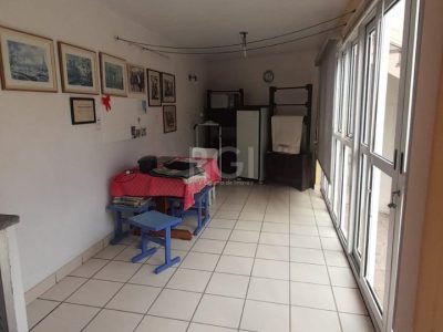 Casa à venda com 250m², 3 quartos, 1 suíte, 3 vagas no bairro Chácara das Pedras em Porto Alegre - Foto 35