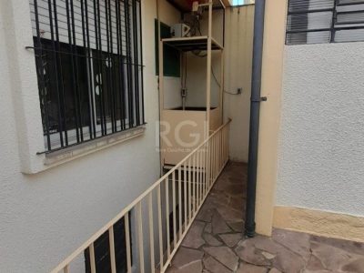 Casa à venda com 250m², 3 quartos, 1 suíte, 3 vagas no bairro Chácara das Pedras em Porto Alegre - Foto 31