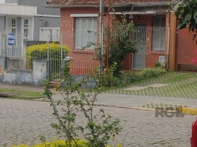 Casa à venda com 100m², 3 quartos, 1 vaga no bairro Partenon em Porto Alegre - Foto 3