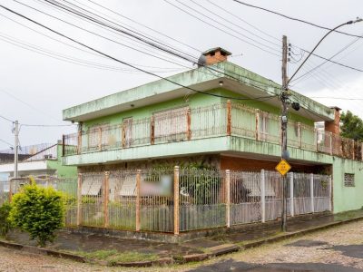 Casa à venda com 273m², 4 quartos, 1 suíte, 3 vagas no bairro Medianeira em Porto Alegre - Foto 40