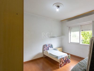 Casa à venda com 273m², 4 quartos, 1 suíte, 3 vagas no bairro Medianeira em Porto Alegre - Foto 19