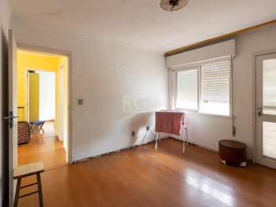 Casa à venda com 273m², 4 quartos, 1 suíte, 3 vagas no bairro Medianeira em Porto Alegre - Foto 24