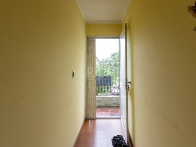 Casa à venda com 273m², 4 quartos, 1 suíte, 3 vagas no bairro Medianeira em Porto Alegre - Foto 34