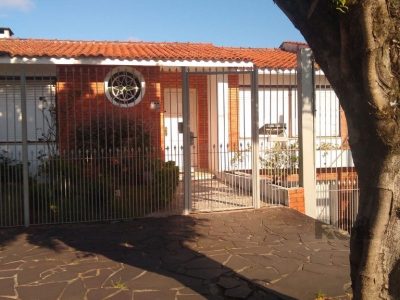 Casa à venda com 414m², 4 quartos, 1 suíte, 4 vagas no bairro Santo Antônio em Porto Alegre - Foto 3