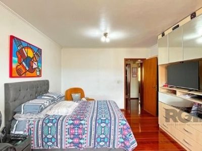 Casa à venda com 240m², 4 quartos, 2 suítes, 4 vagas no bairro Ipanema em Porto Alegre - Foto 21