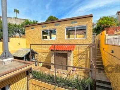 Casa à venda com 240m², 4 quartos, 2 suítes, 4 vagas no bairro Ipanema em Porto Alegre - Foto 35