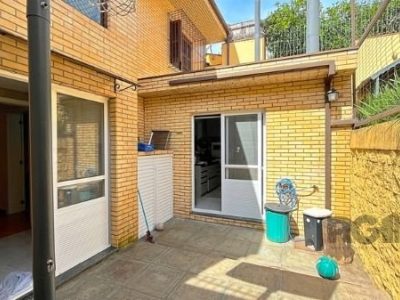 Casa à venda com 240m², 4 quartos, 2 suítes, 4 vagas no bairro Ipanema em Porto Alegre - Foto 40