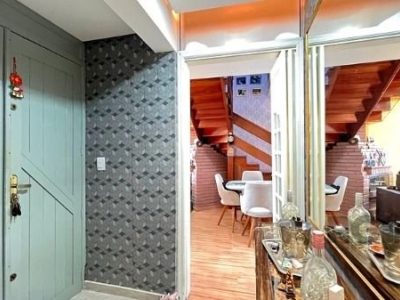 Casa à venda com 240m², 4 quartos, 2 suítes, 4 vagas no bairro Ipanema em Porto Alegre - Foto 2