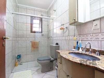 Casa à venda com 240m², 4 quartos, 2 suítes, 4 vagas no bairro Ipanema em Porto Alegre - Foto 26