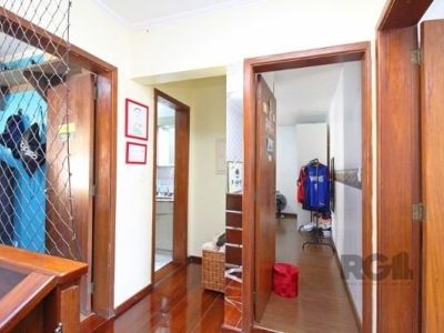 Casa à venda com 240m², 4 quartos, 2 suítes, 4 vagas no bairro Ipanema em Porto Alegre - Foto 19