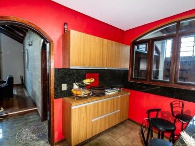 Casa à venda com 303m², 4 quartos, 1 suíte, 2 vagas no bairro Santo Antônio em Porto Alegre - Foto 19