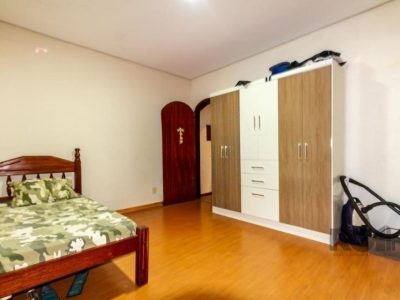 Casa à venda com 303m², 4 quartos, 1 suíte, 2 vagas no bairro Santo Antônio em Porto Alegre - Foto 15